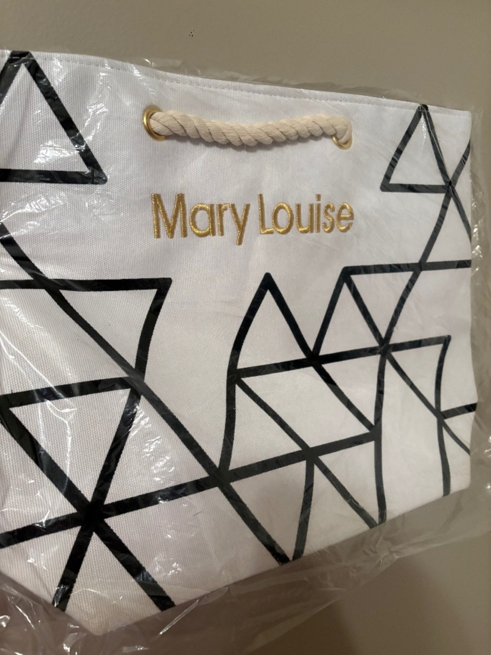 NWT black and white triangle pattern- MARY LOUISE
